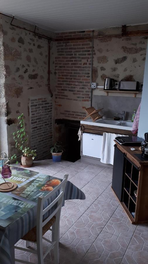 Demeure Du Castel Bed & Breakfast Les Châtelliers-Châteaumur Екстериор снимка